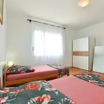 Davor 2330 Pola