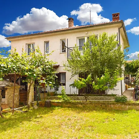 Davor 2330 Appartamento Pola