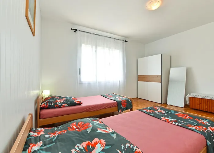 Davor 2330 Pola