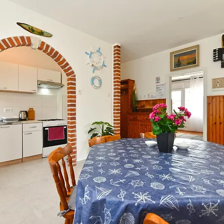 Apartment Davor 2330 Pula
