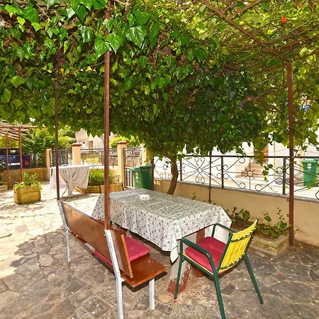 Apartment Davor 2330 *