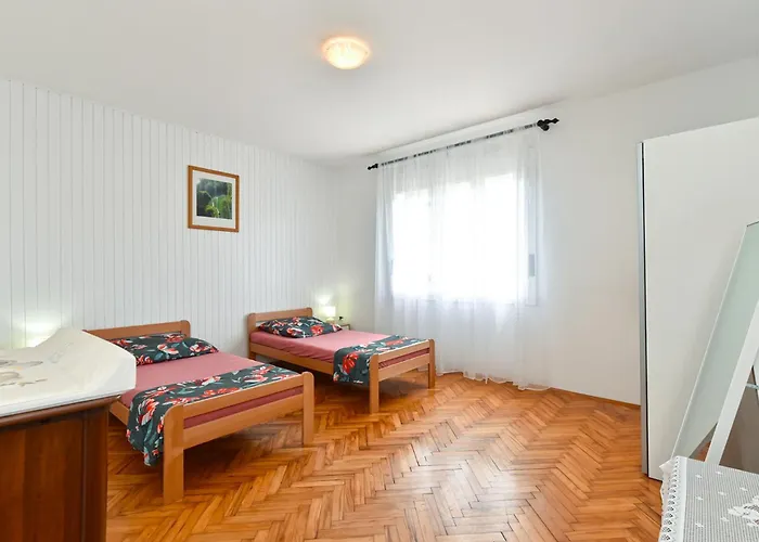 Davor 2330 * Πούλα