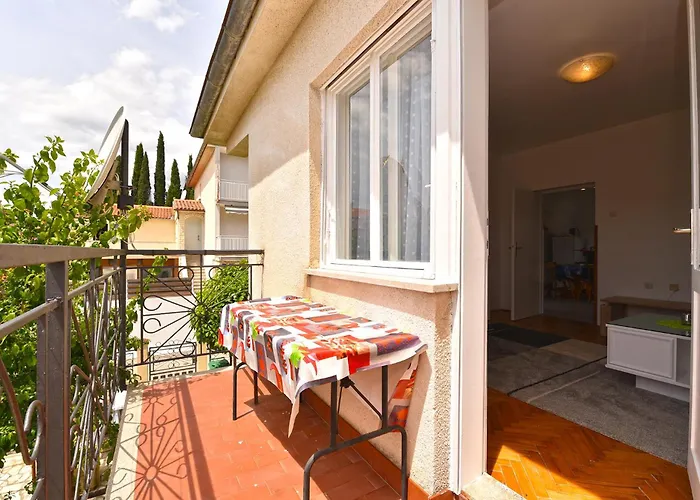 Davor 2330 Πούλα