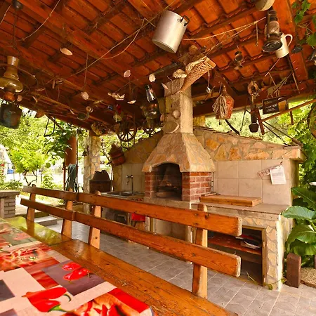 Appartement Davor 2330 *